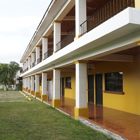 Zafra Hotel Retalhuleu Exterior photo