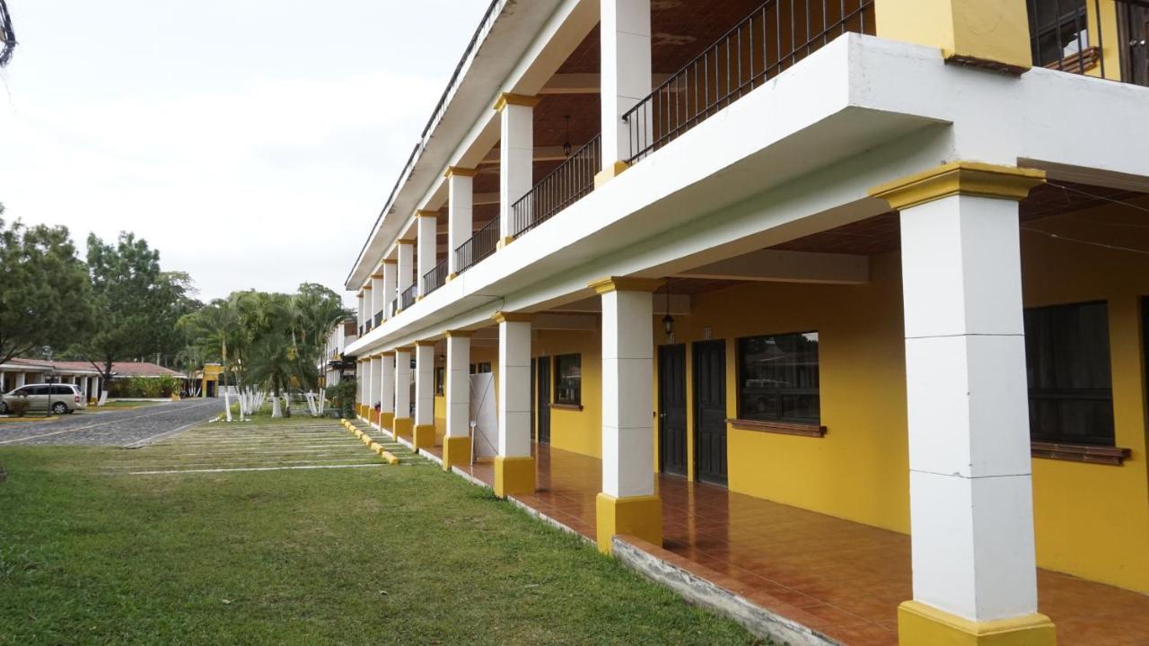 Zafra Hotel Retalhuleu Exterior photo